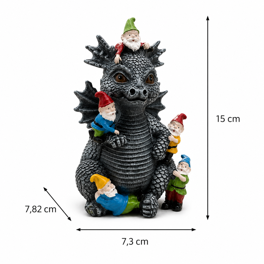 Afmetingen tuinbeeld draak met kabouters: 15 cm hoog, 7,3 cm breed en 7,8 cm diep