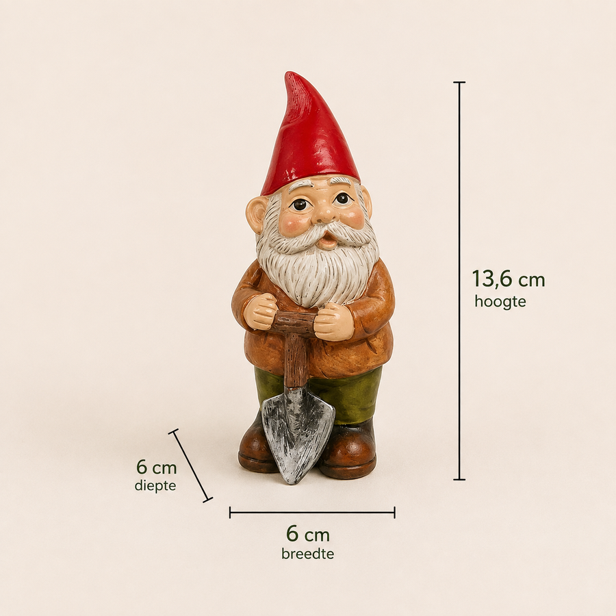 Afmetingen tuinkabouter met schep: 13,6 cm hoog en 6 cm breed