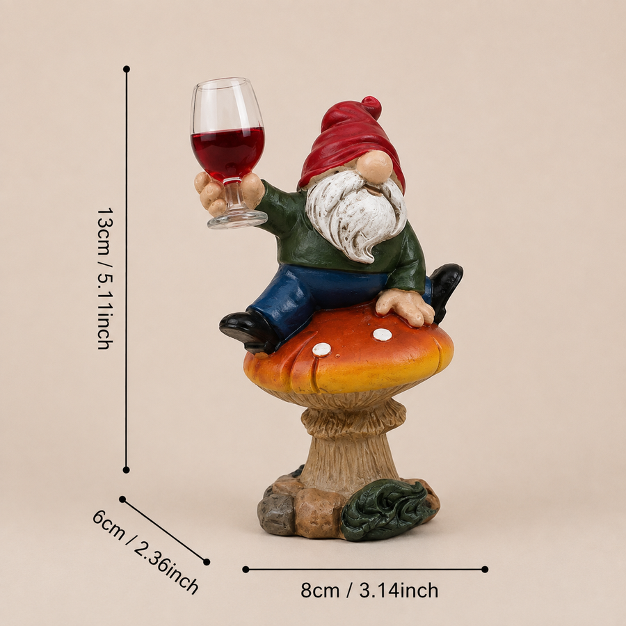 Afmetingen tuinkabouter met wijnglas: 13 cm hoog, 8 cm breed en 6 cm diep